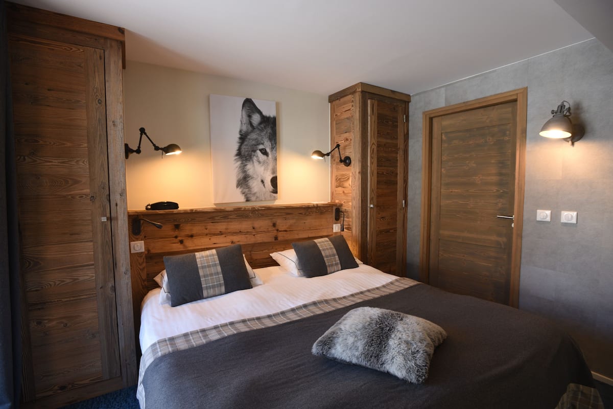 Klassieke kamer, 1 twee- of 2 eenpersoonsbedden | Luxe beddengoed, een minibar, een kluis op de kamer, een bureau