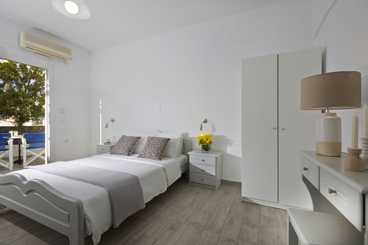 Economy Room (Renovated) | 1 bedroom, in-room safe, soundproofing, iron/ironing board