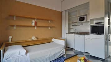 Studio | 1 bedroom, desk, iron/ironing board, free WiFi