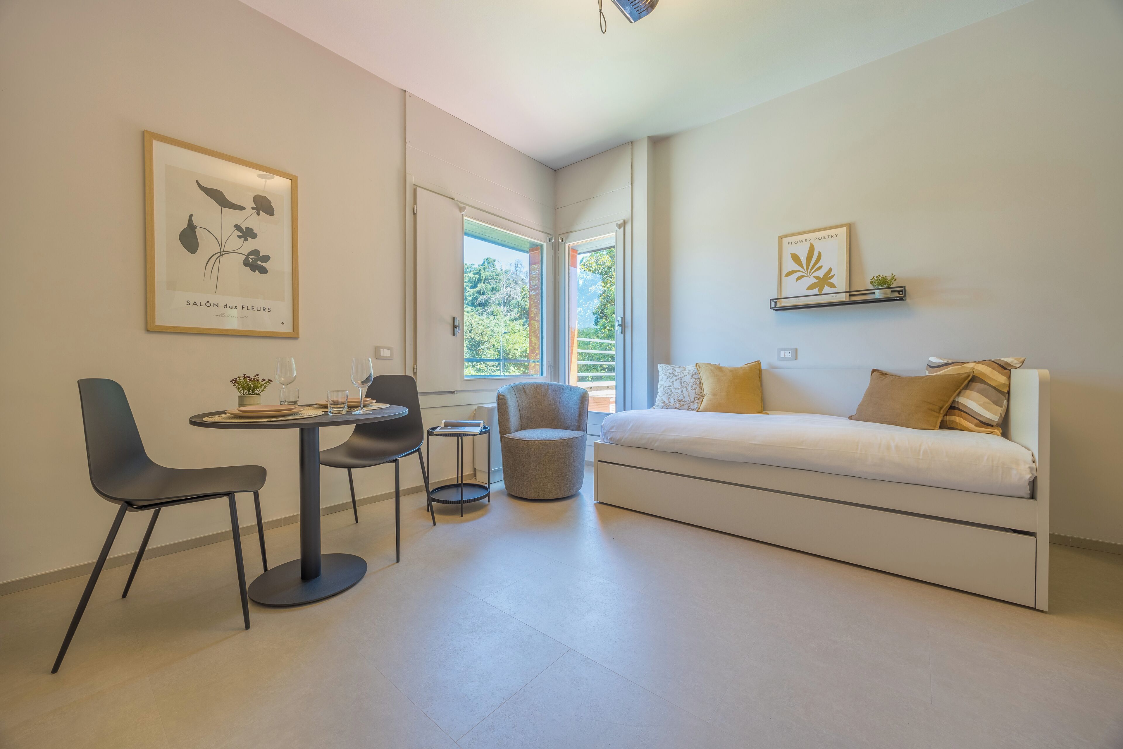 高級開放式客房 | 起居區 | 32-吋 LCD 液晶電視、數位頻道、電視