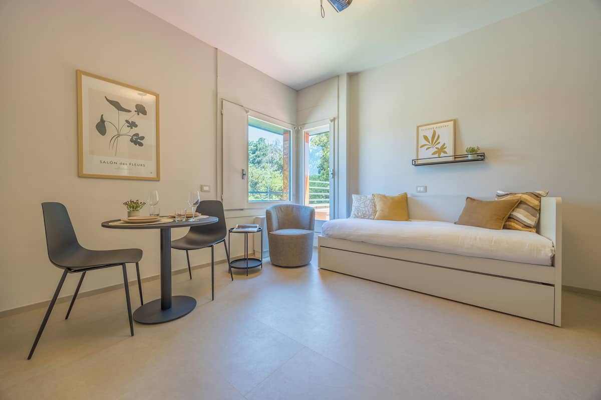 Superior Studio | Living area