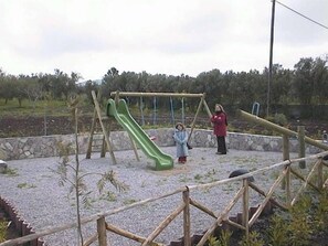 Children’s play area – outdoor