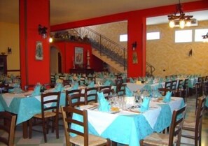 Se sirven desayunos, almuerzos y cenas