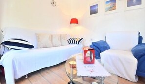 Standard Apartment, 2 Bedrooms, Kitchen | Living area