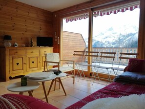 Individually decorated, blackout drapes - Godille Immobilier (Uvernet-Fours)