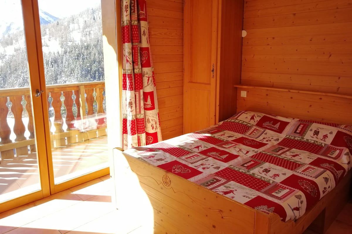 Apartment, 1 Bedroom (Pra-loup 1500) | Individually decorated, blackout curtains