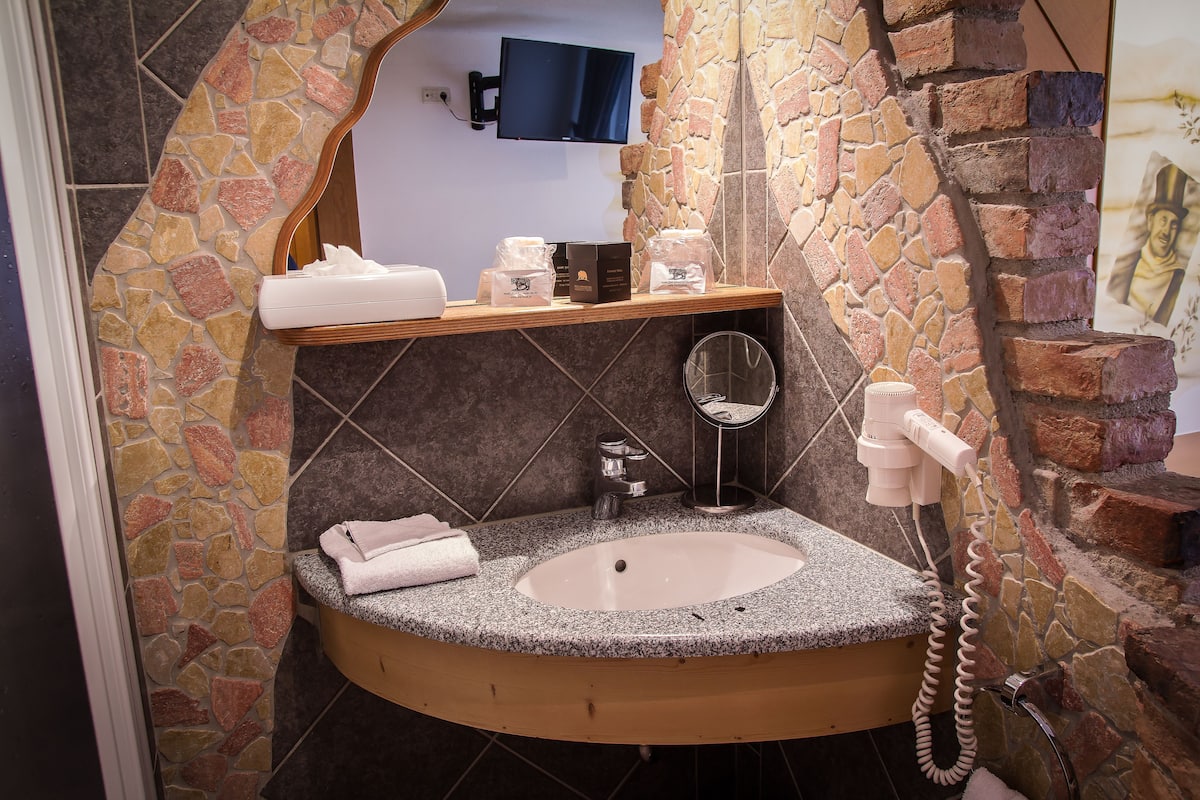 double room | bathroom | hair dryer, towels, soap, shampoo