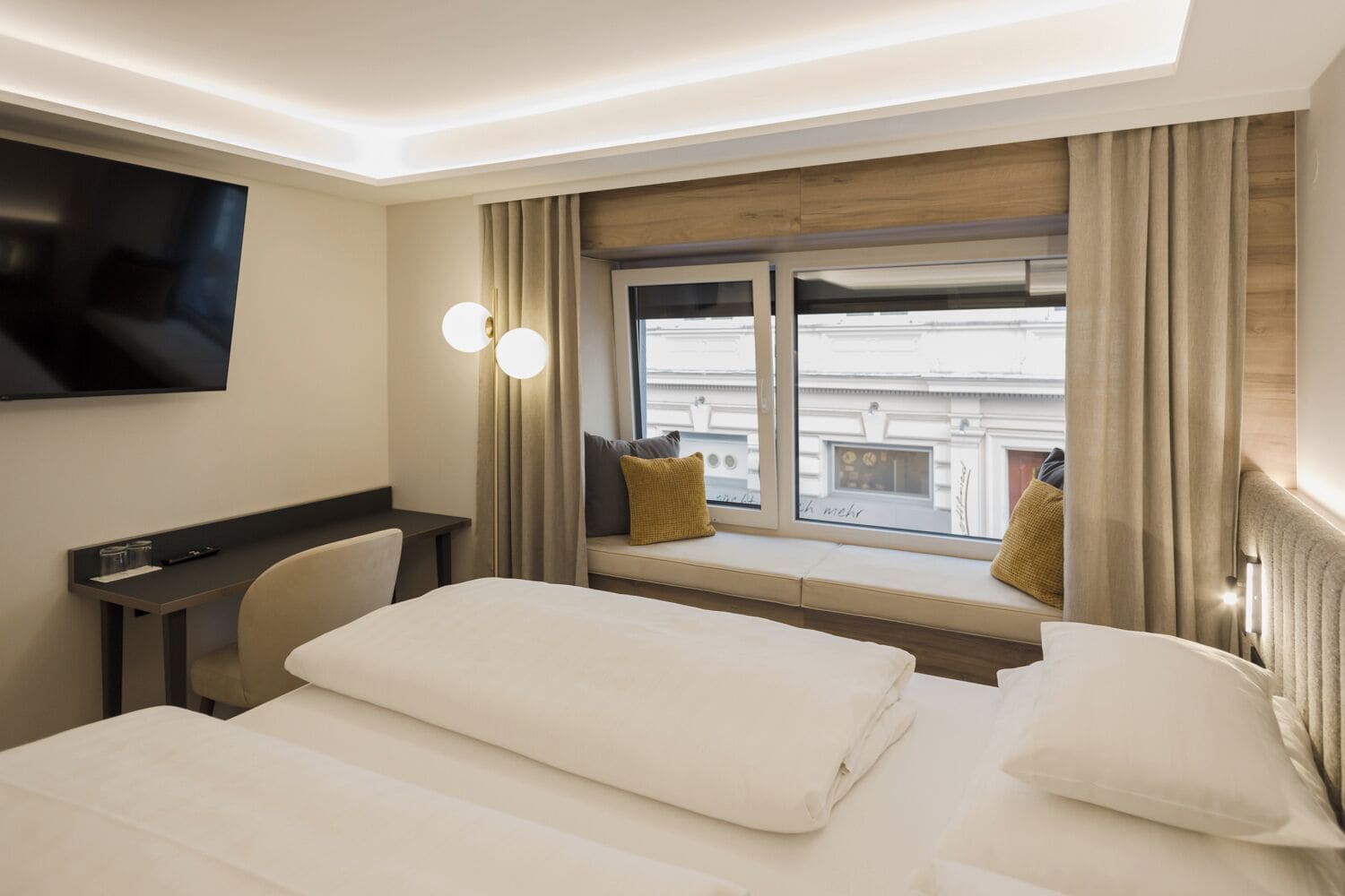 deluxe room | hypo-allergenic bedding, in-room safe, desk, blackout curtains