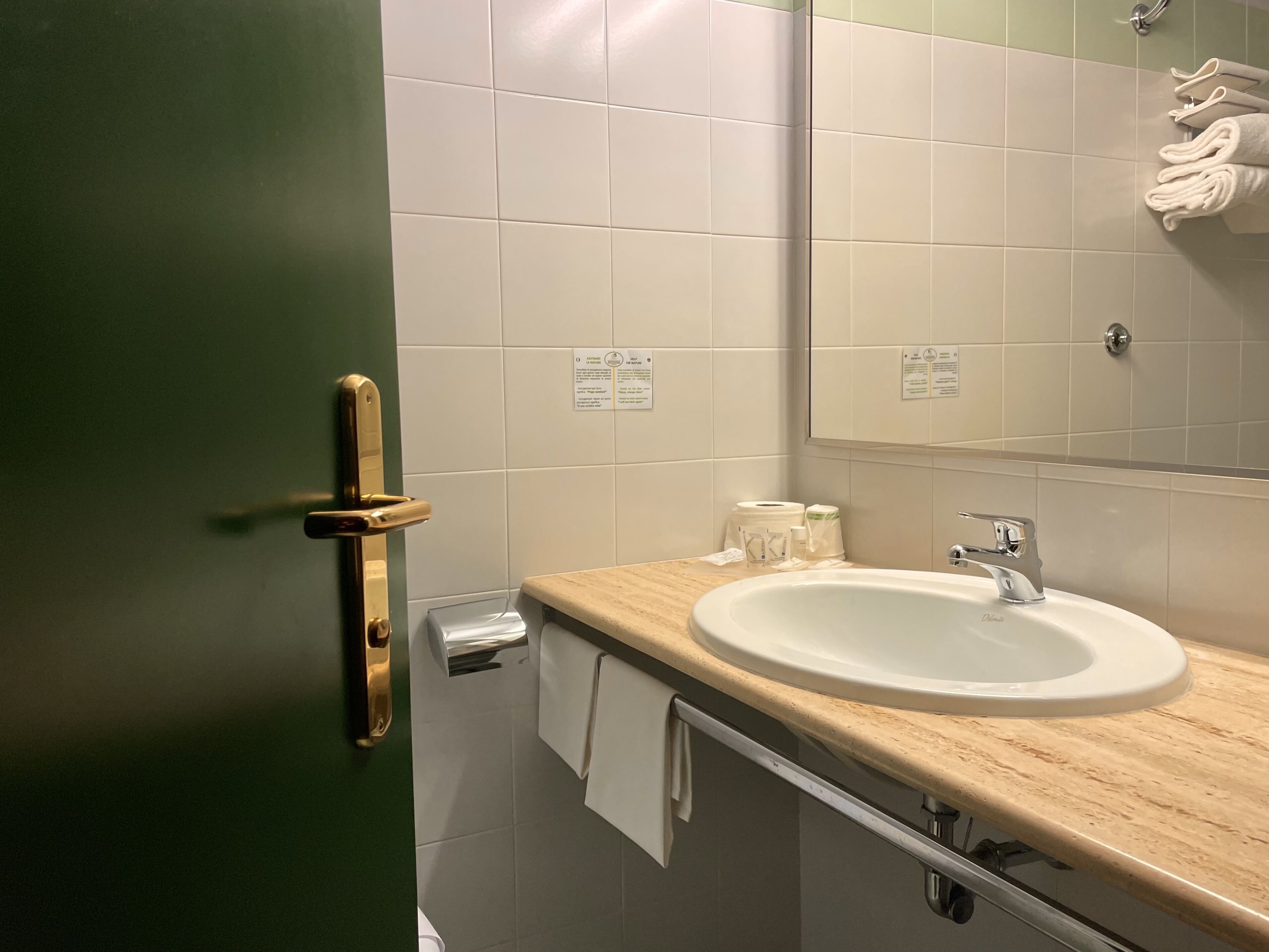 standard double or twin room | premium bedding, minibar, in-room safe, desk