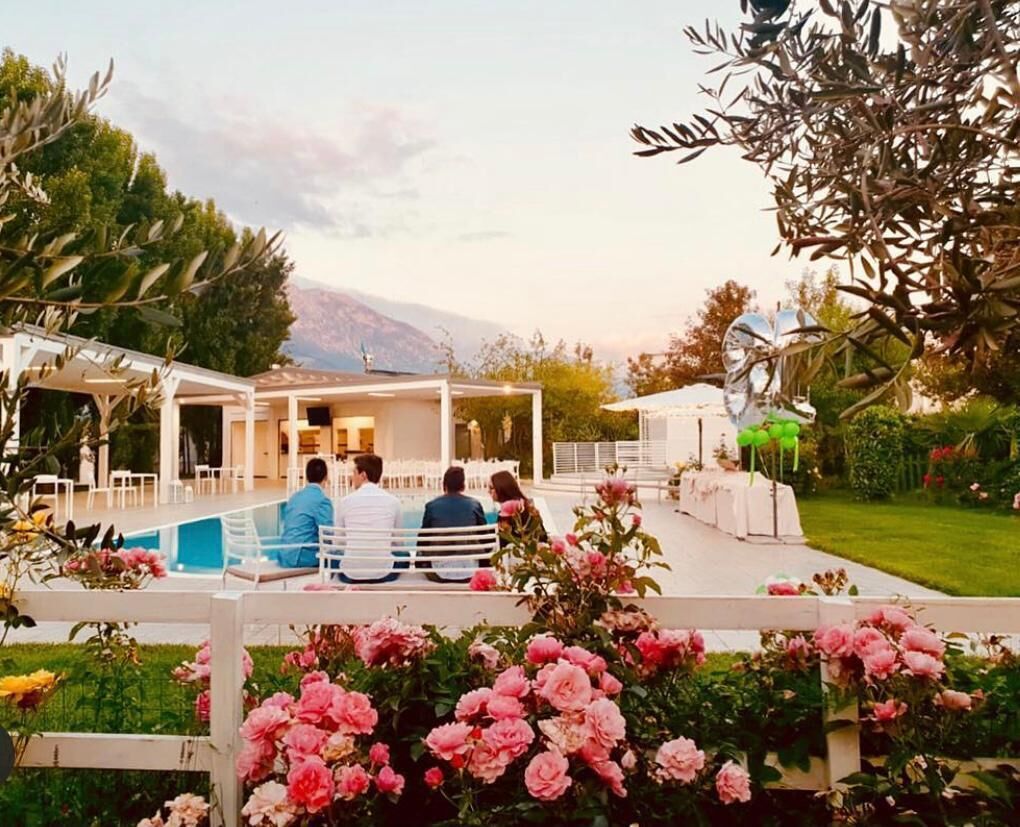 outdoor pool, pool umbrellas