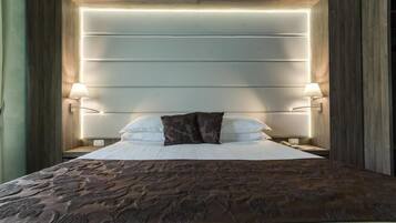 Hochwertige Bettwaren, Minibar, Zimmersafe, Schreibtisch