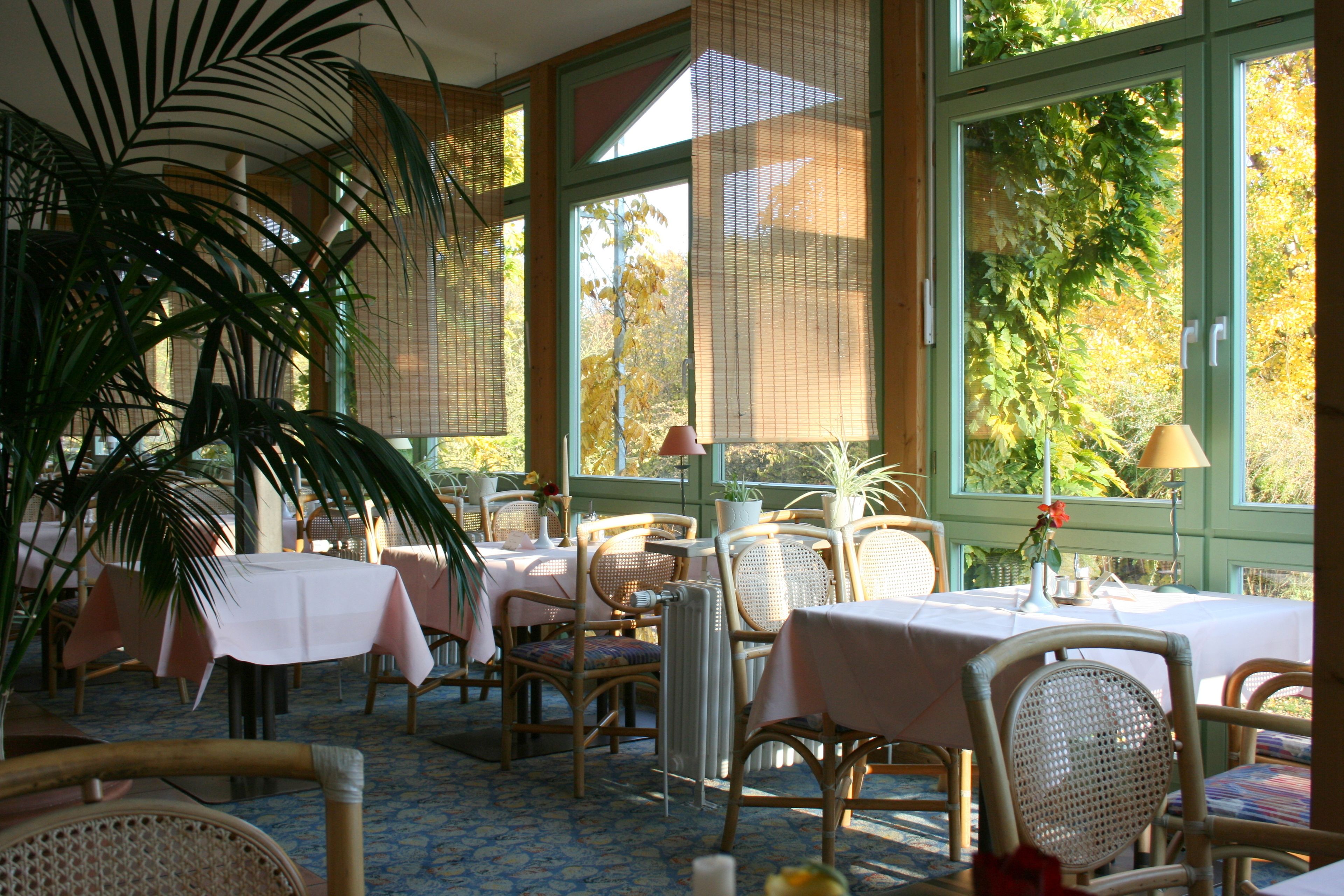 free daily full breakfast