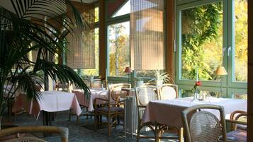 Free daily full breakfast