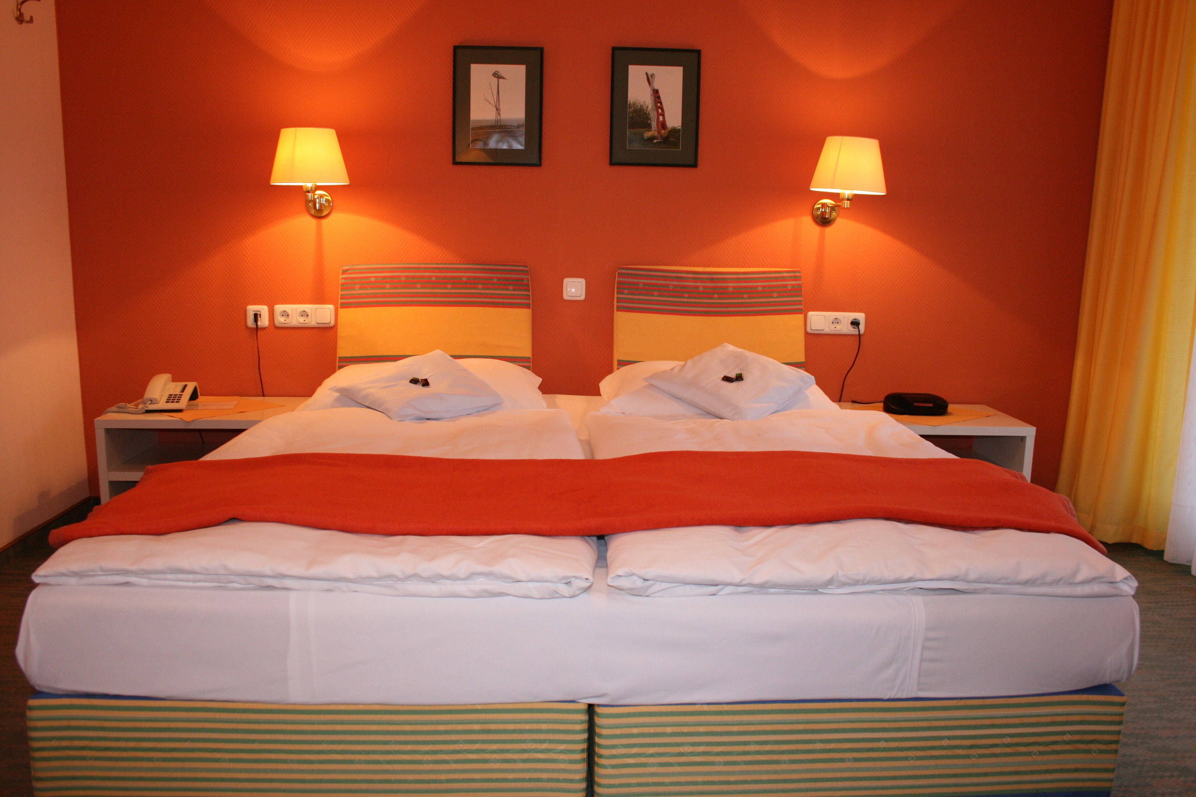 standard double room, 1 double bed | hypo-allergenic bedding, in-room safe, desk, iron/ironing board