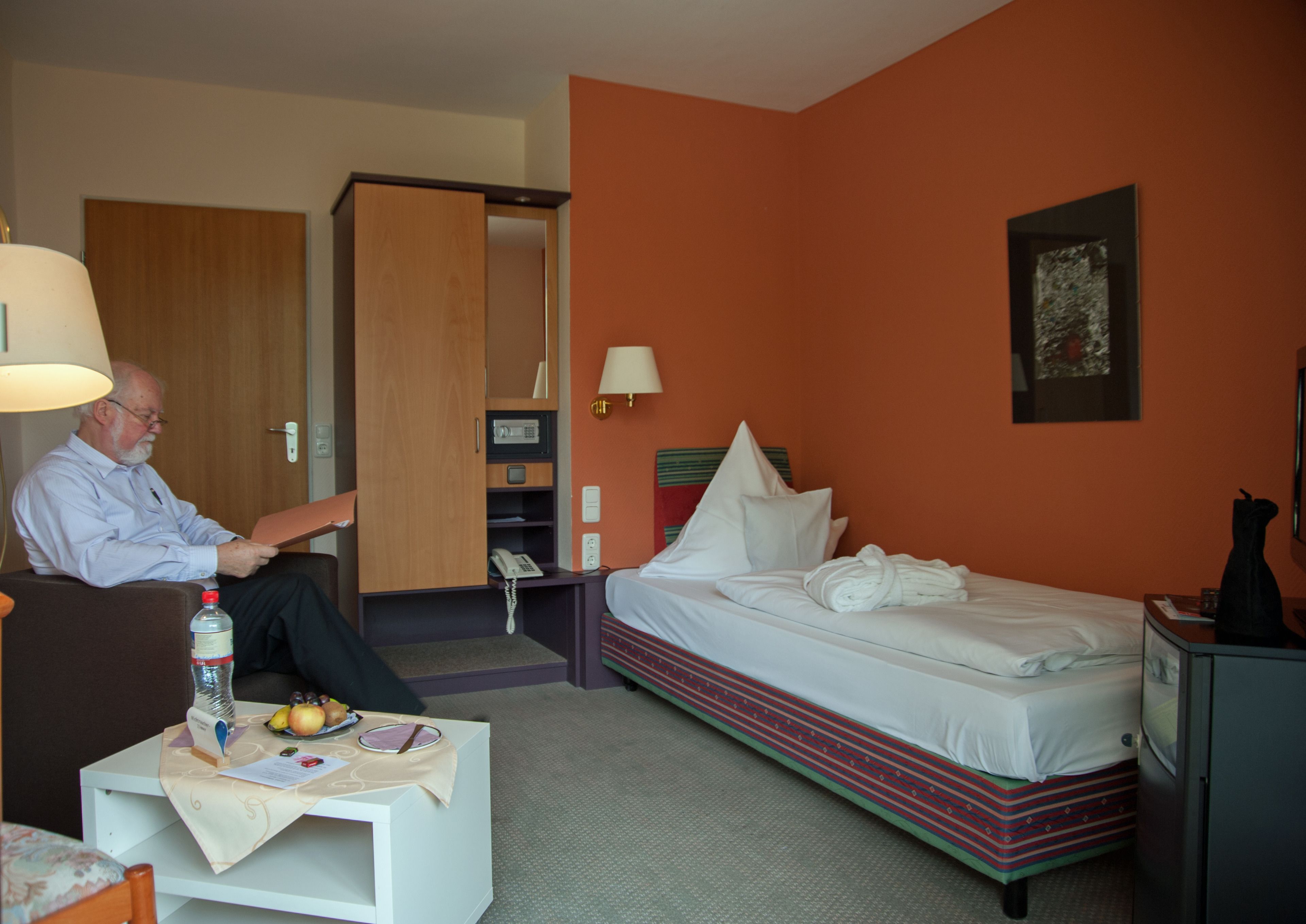 standard single room | hypo-allergenic bedding, in-room safe, desk, iron/ironing board