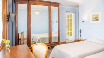 Suite, Kitchenette | In-room safe, individually decorated, individually furnished, desk