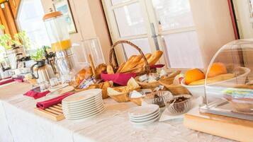 Desayuno buffet (EUR 12 por persona)