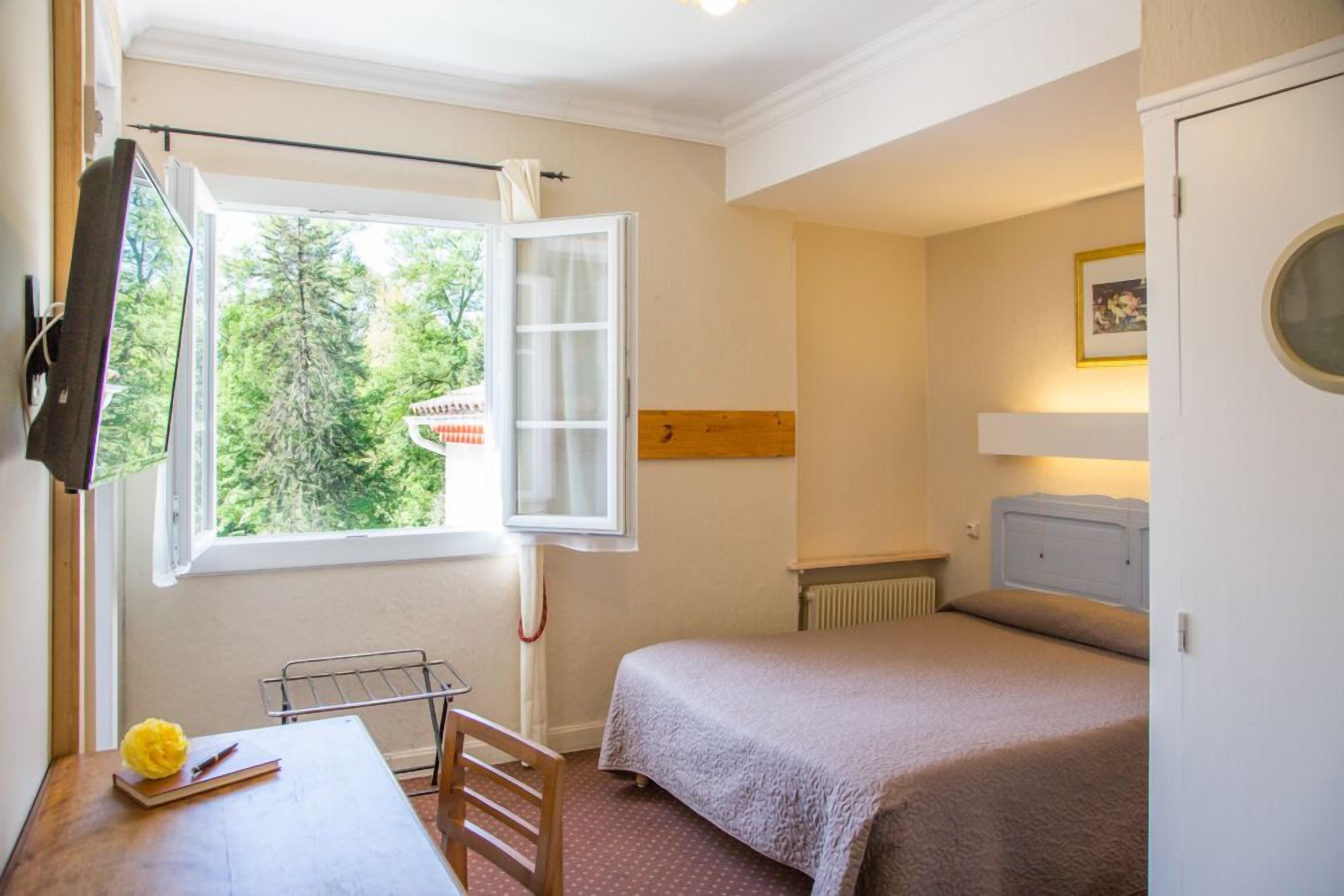 In-room safe, individually decorated, individually furnished, desk