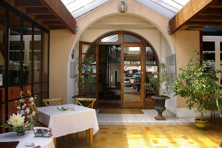 Property grounds. Hostellerie de la Roseraie