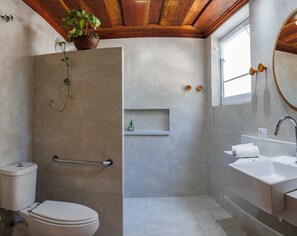 Ducha, artículos de tocador gratuitos, toallas