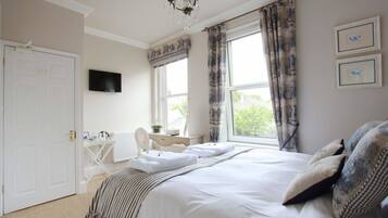 Standard King | Egyptian cotton sheets, premium bedding, individually decorated