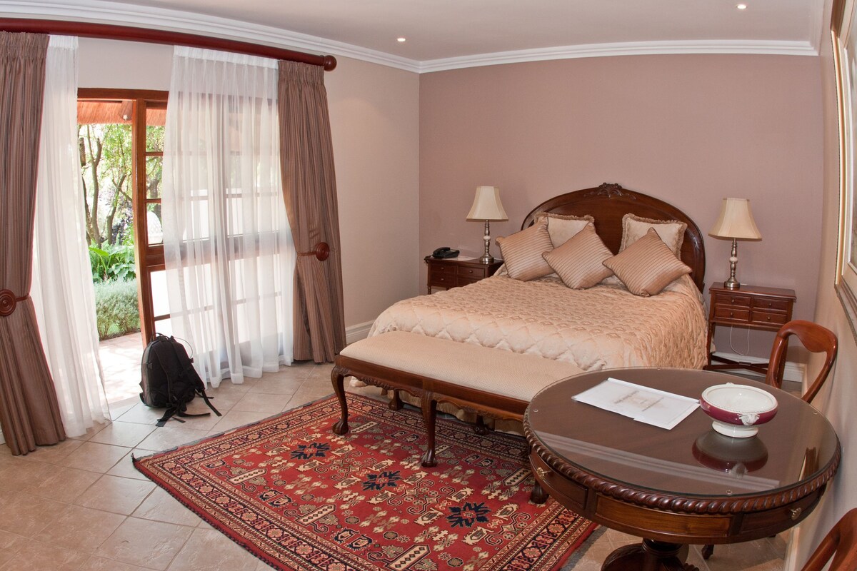 Junior Suite, Garden View | In-room safe, individually decorated, individually furnished, desk