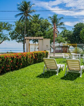 Am Strand, Strandtücher, 10 Strandbars