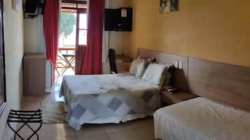 Laptop workspace, iron/ironing board, free WiFi, bed sheets