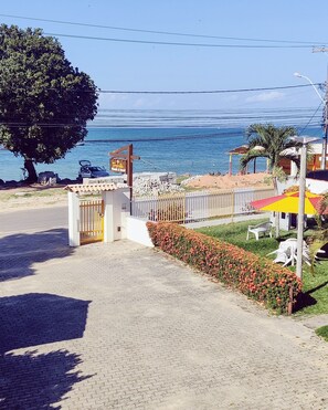 Ruang kerja ramah laptop, setrika/meja setrika, dan Wi-Fi gratis