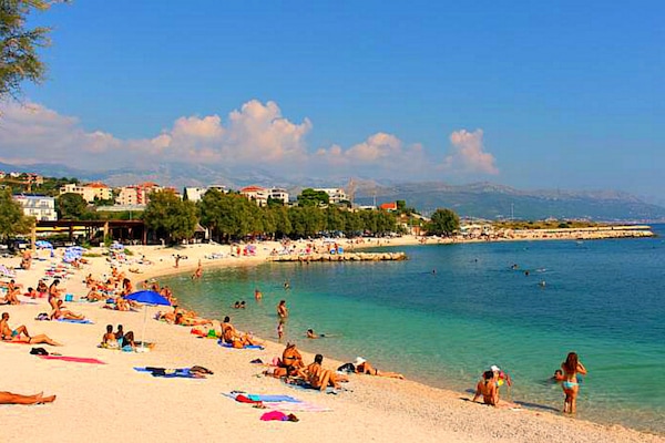 Beach nearby, 7 beach bars