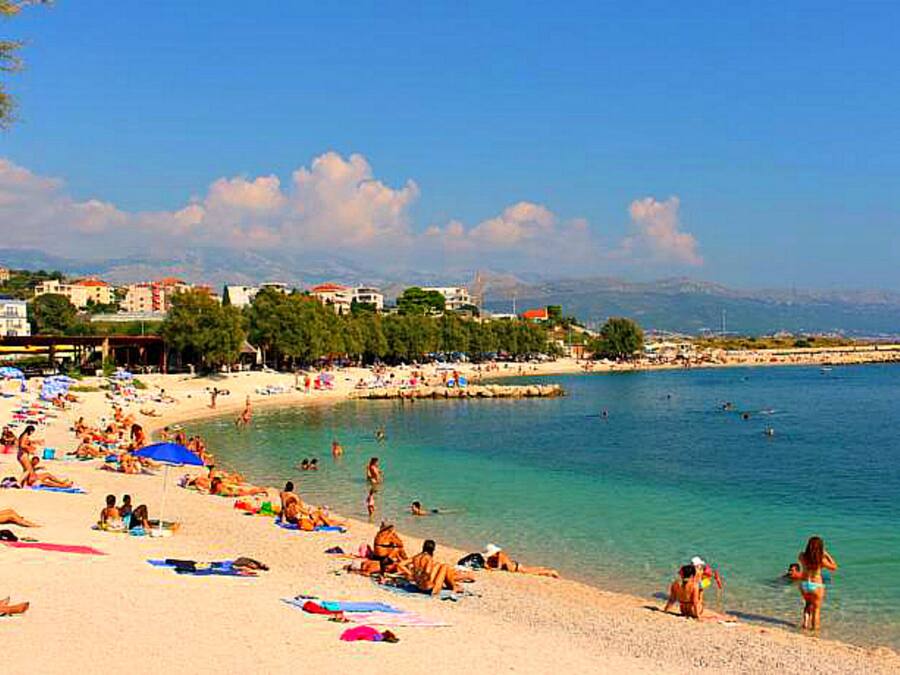 Una playa cerca, 7 bares en la playa