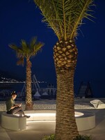 Una spiaggia nelle vicinanze, 7 bar sulla spiaggia