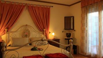 Superior Studio | 1 bedroom, individually decorated, individually furnished, desk