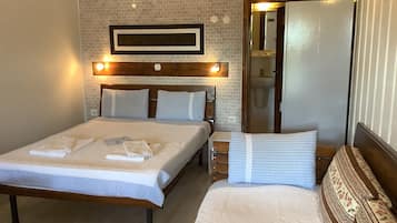 Deluxe Double or Twin Room | Pillow-top beds, in-room safe, desk, soundproofing