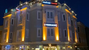 A hotel with a terrace sign, a lounge, and a restaurant named Villa Sofia. - Villa Sofia (Istanbul)