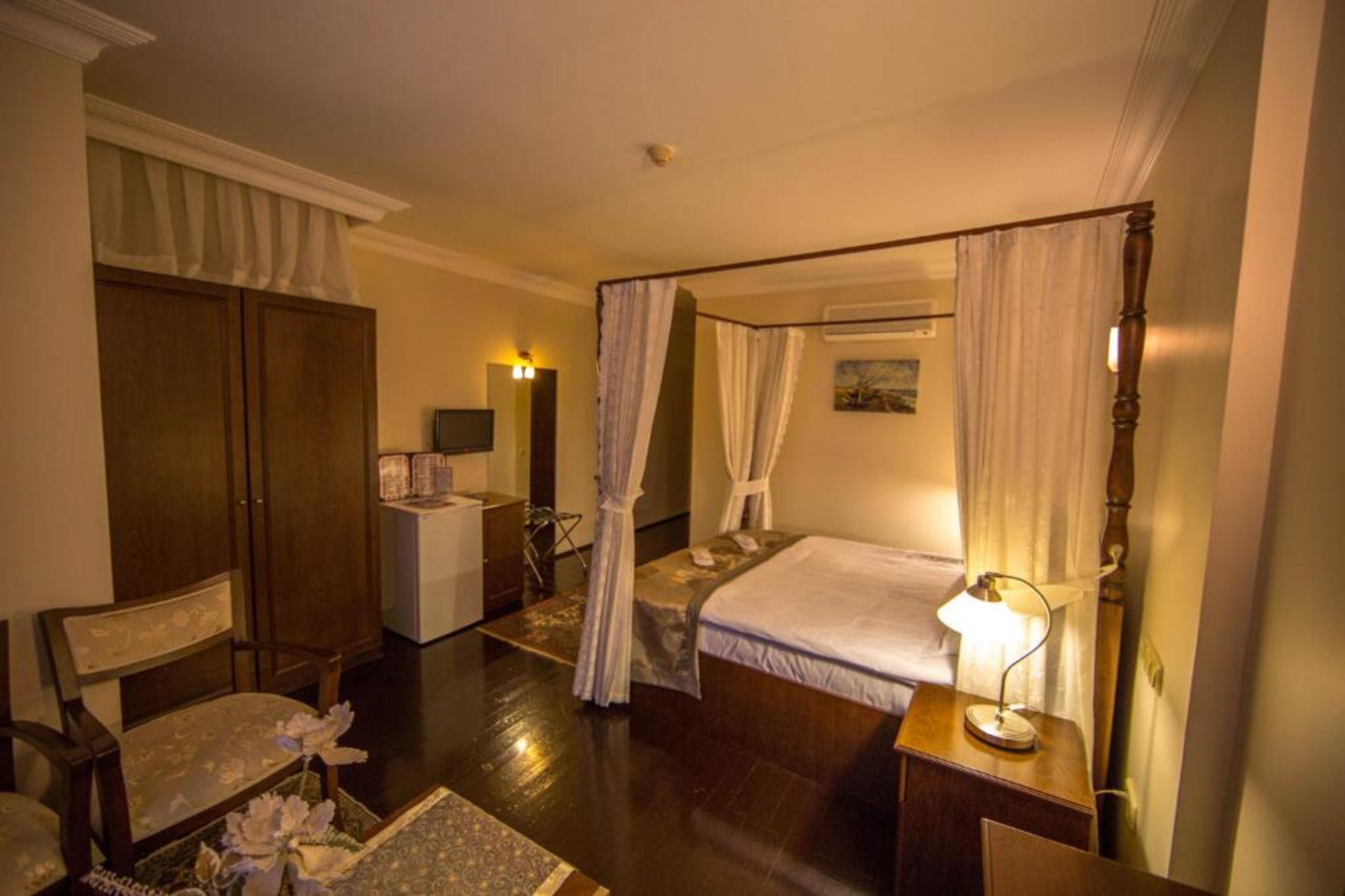 elite double room | minibar, laptop workspace, iron/ironing board, free wifi