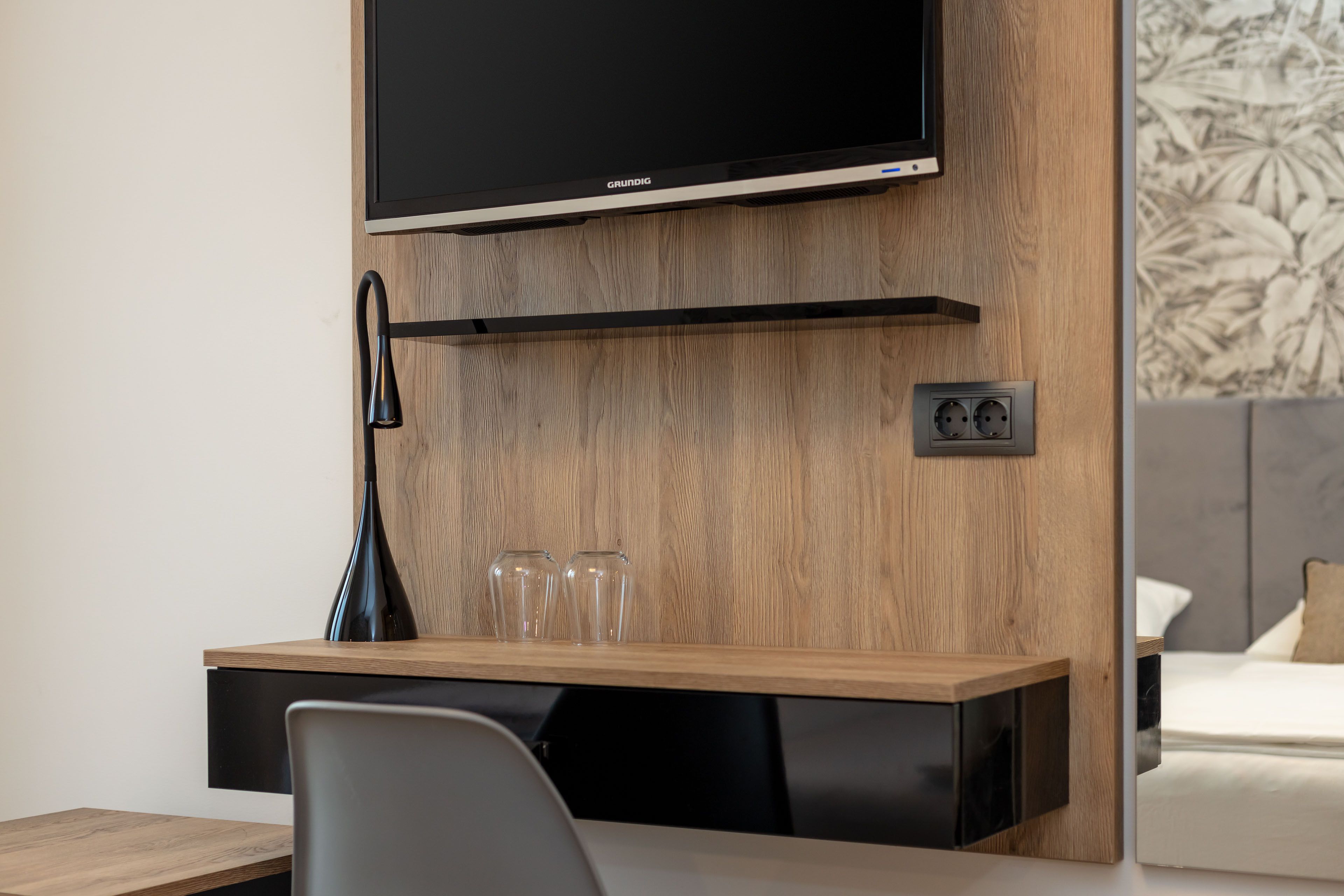 double room, sea view | television