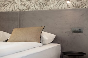 Double Room, Sea View | In-room safe, desk, blackout drapes, free WiFi - Pansion Amigos (Podstrana)