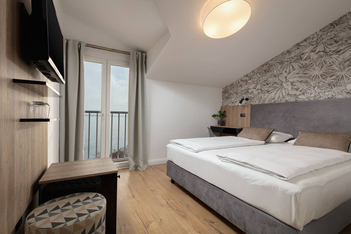 standard double room, 1 queen bed, sea view | in-room safe, desk, blackout curtains, free wifi