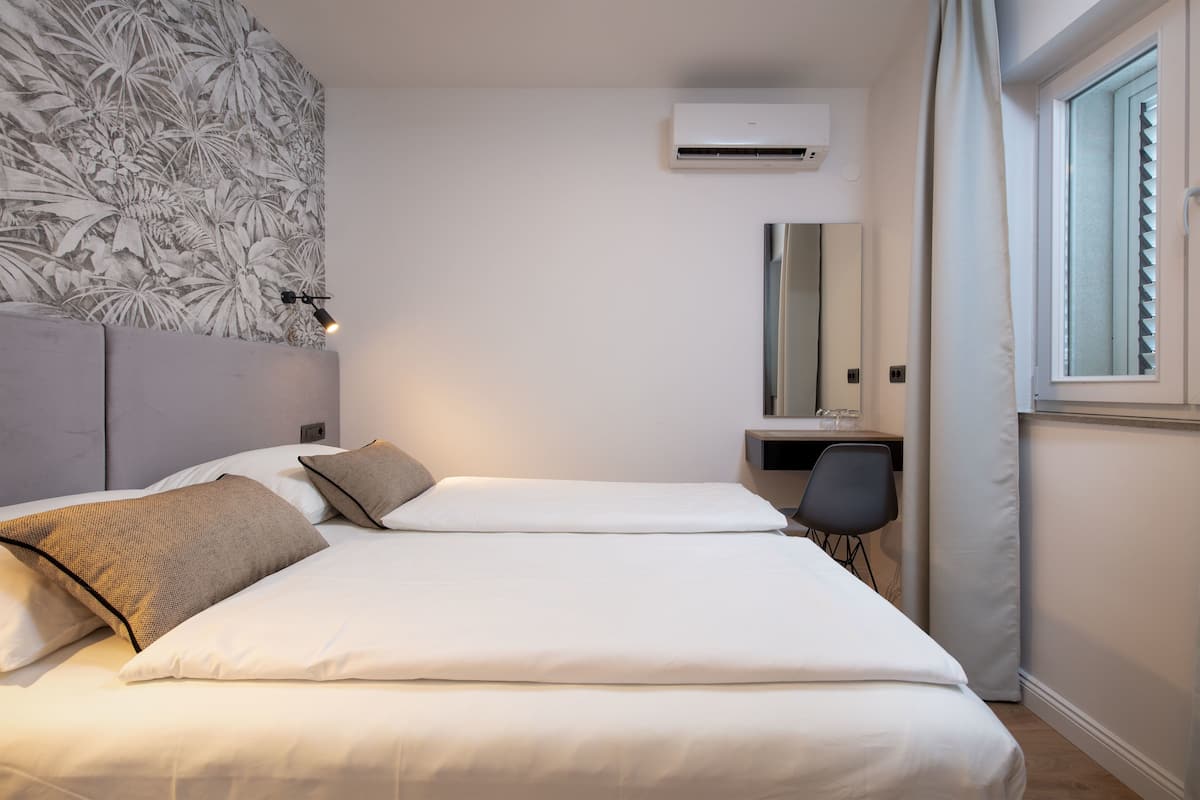 Quadruple Room, Sea View | In-room safe, desk, blackout drapes, free WiFi