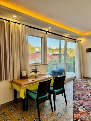 Family Studio, 2 Bedrooms | Living area