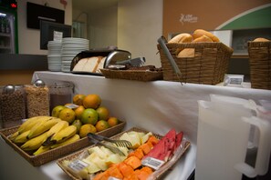Daily buffet breakfast (BRL 29 per person) - Che Lagarto Copacabana - Hostel (Rio de Janeiro)