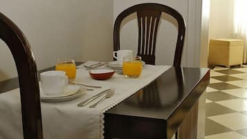 Free daily buffet breakfast