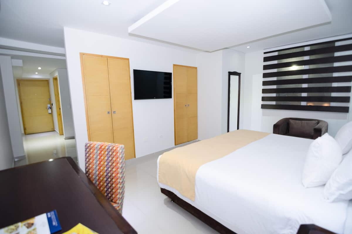 Hypo-allergenic bedding, minibar, in-room safe, desk
