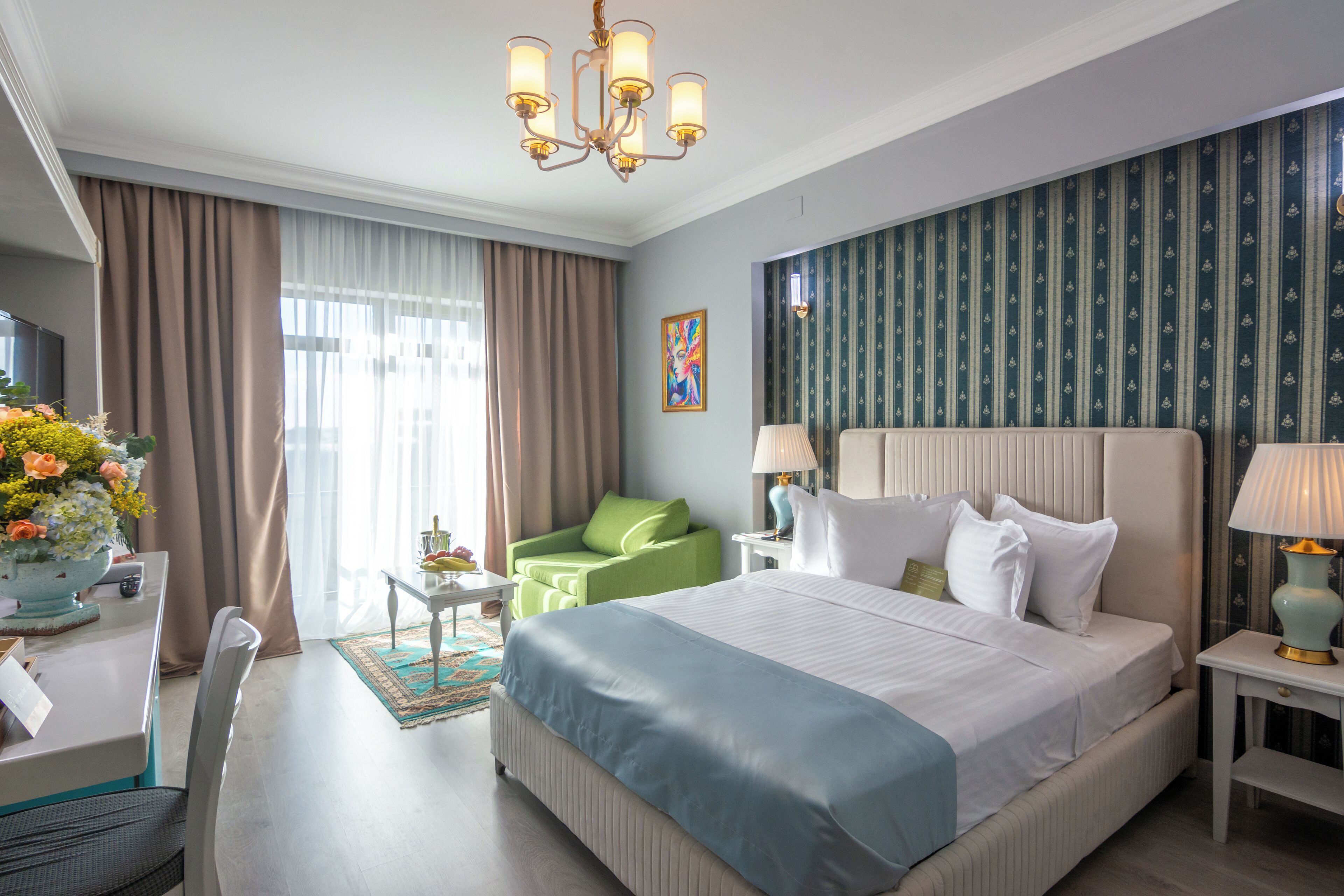 Quarto casal premium, 1 cama Queen | Frigobar, cofres nos quartos, Wi-Fi de cortesia, roupa de cama