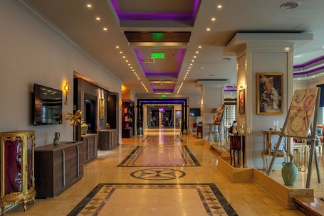 Interior. Hotel Phoenicia Express