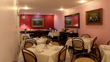Café da manhã e jantar