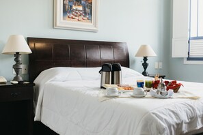 Standard Double Room, Multiple Beds | Minibar, in-room safe, individually decorated, individually furnished - Pousada Minas Gerais (Ouro Preto)