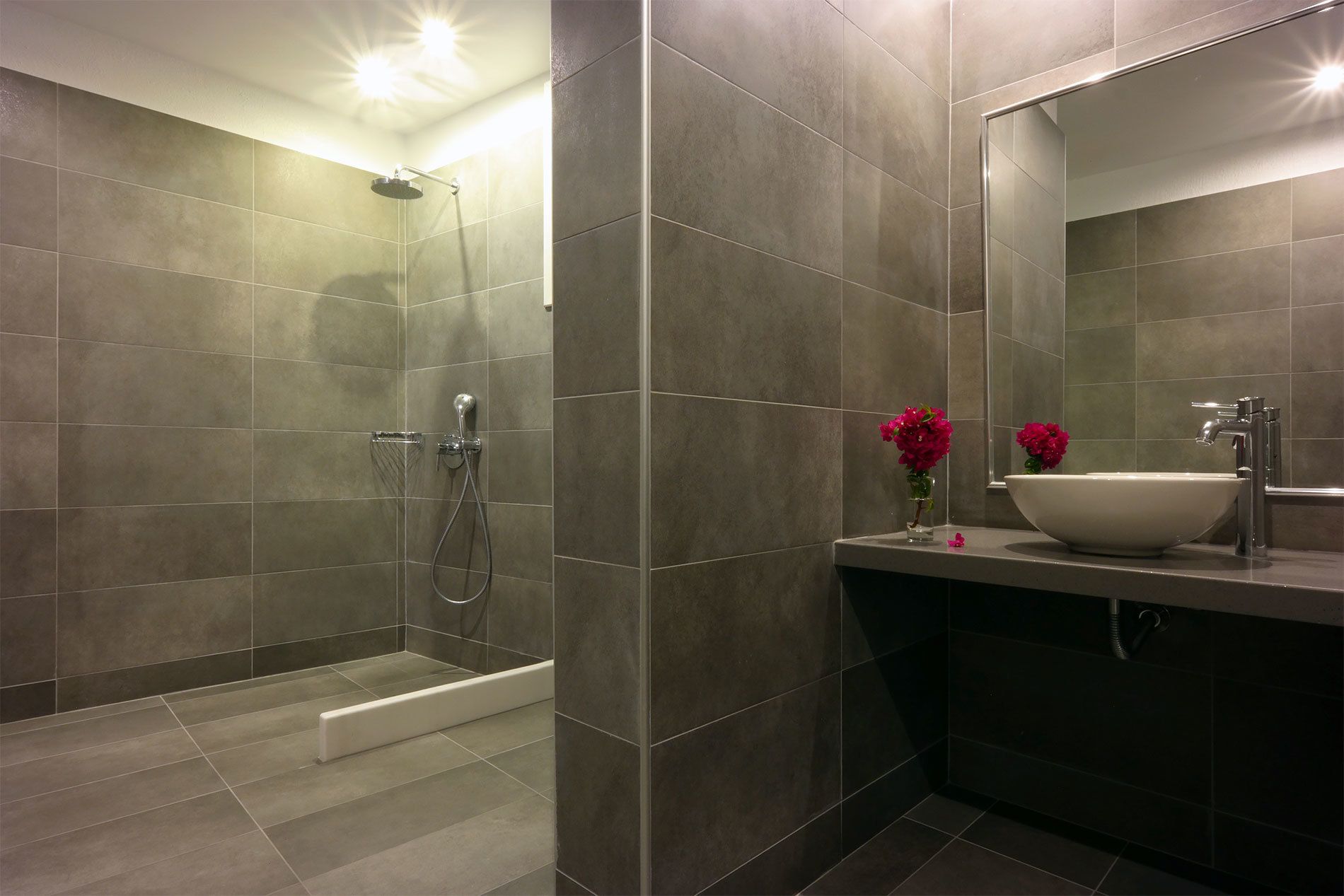 room, 1 bedroom | bathroom shower