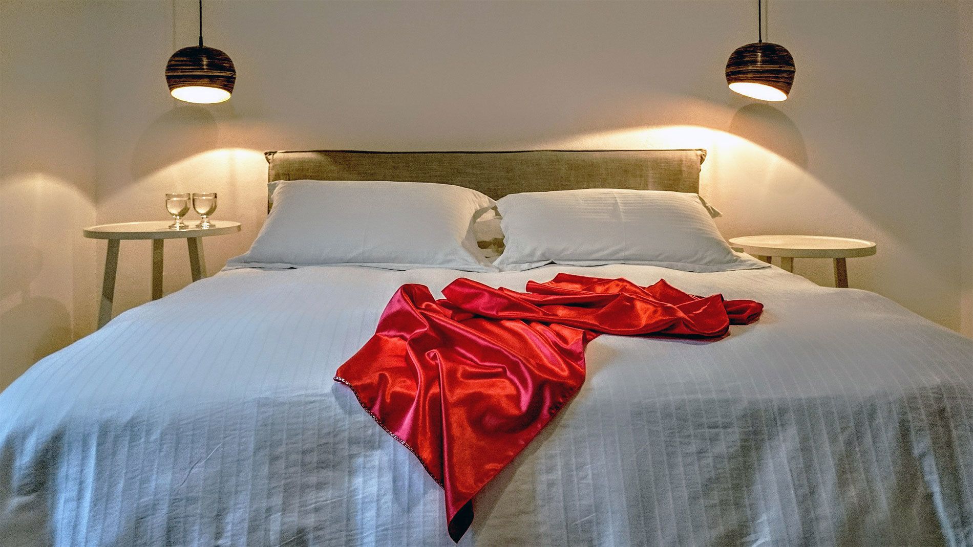 standard room, 1 double bed | in-room safe, desk, iron/ironing board, free wifi